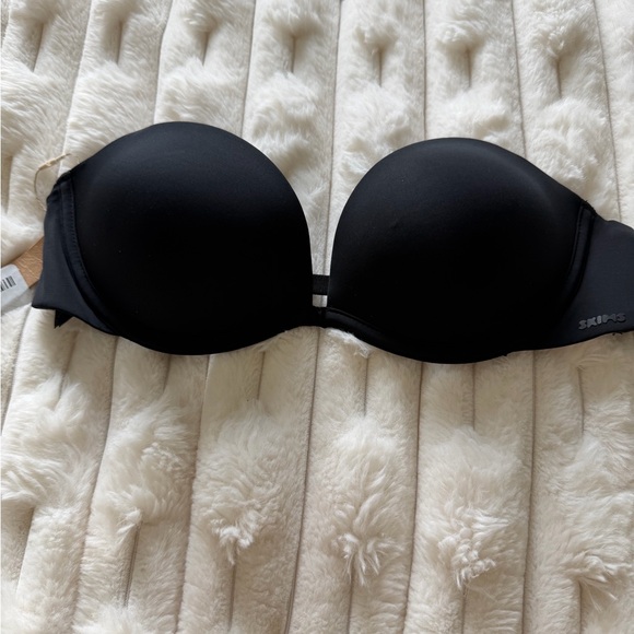 SKIMS Black Multi-Way Bra - Picture 4 of 10